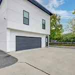 Modern 2 Bedroom 2 Bathroom Near Downtown Houston