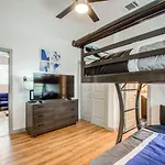 Modern 2 Bedroom 2 Bathroom Near Downtown Houston