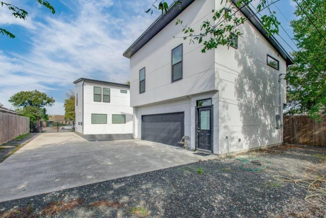 Modern 2 Bedroom 2 Bathroom Near Downtown * Houston