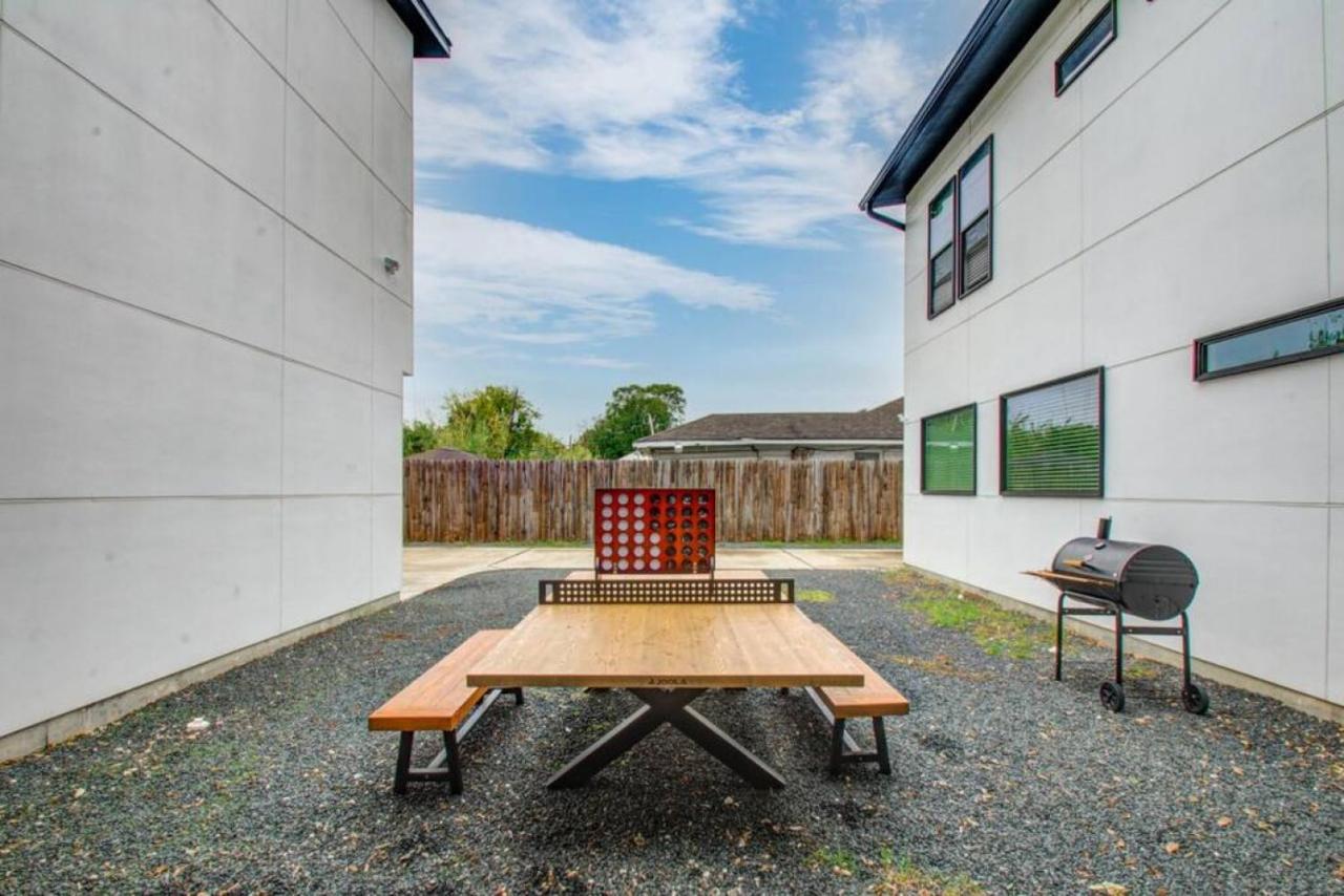 Holiday home Modern 2 Bedroom 2 Bathroom Near Downtown *