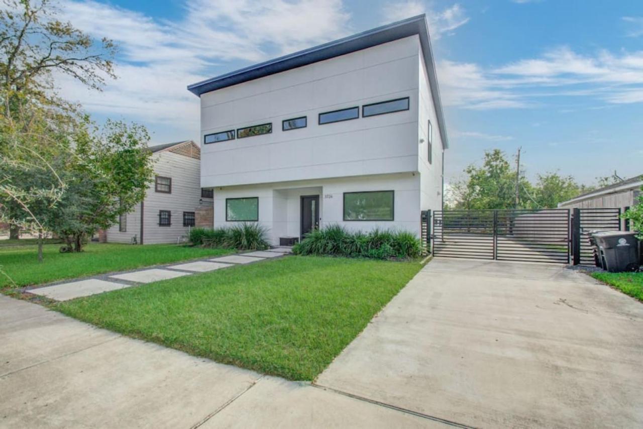Modern 2 Bedroom 2 Bathroom Near Downtown Holiday home