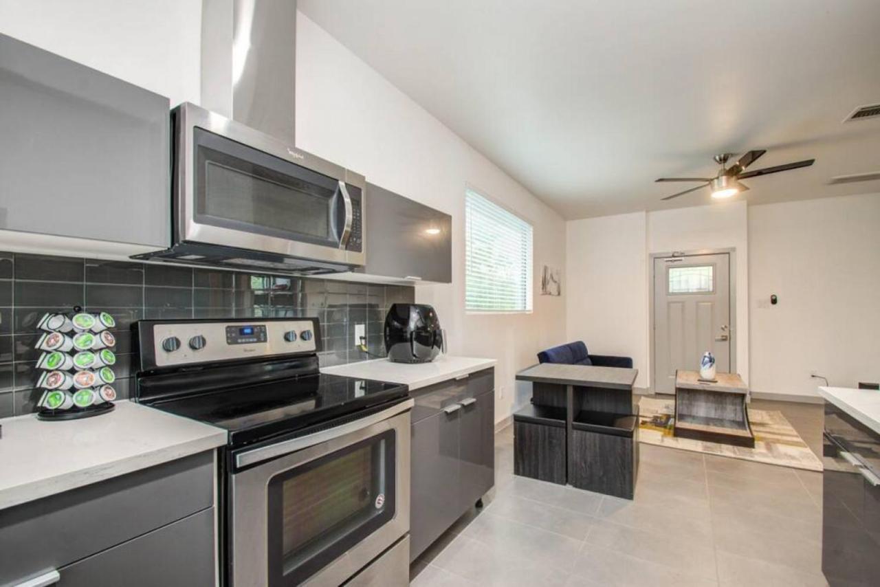 Modern 2 Bedroom 2 Bathroom Near Downtown Holiday home Houston