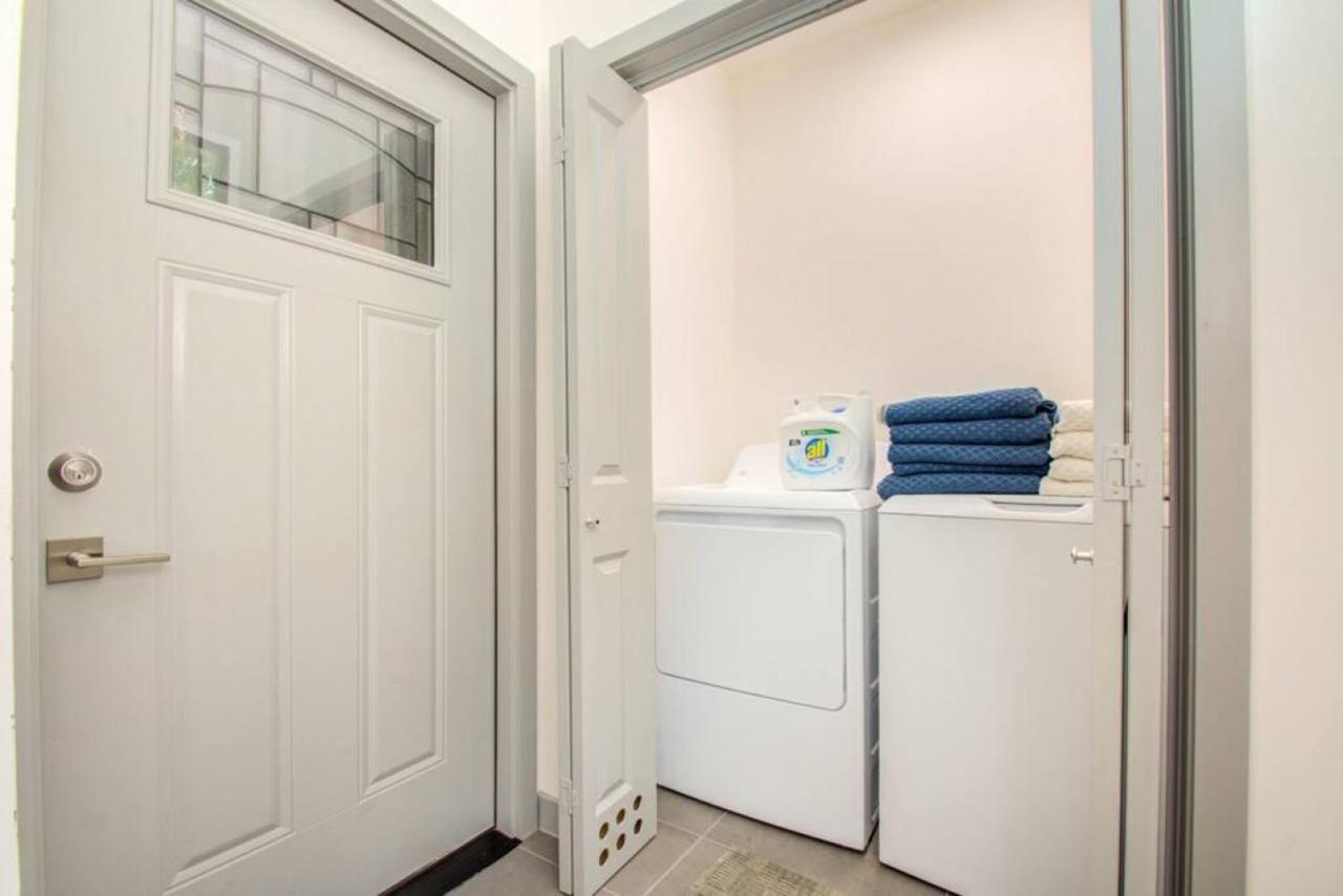 Modern 2 Bedroom 2 Bathroom Near Downtown Holiday home Houston