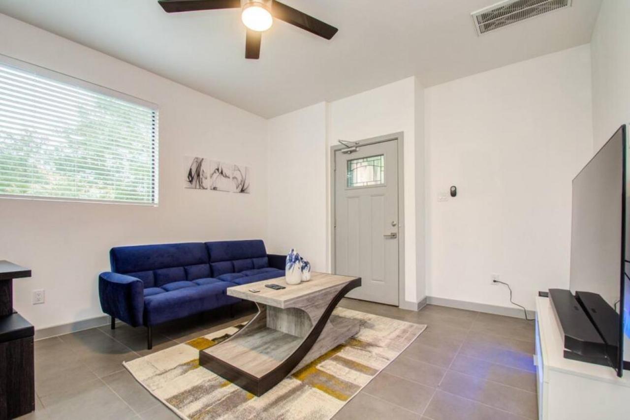 Modern 2 Bedroom 2 Bathroom Near Downtown Holiday home Houston