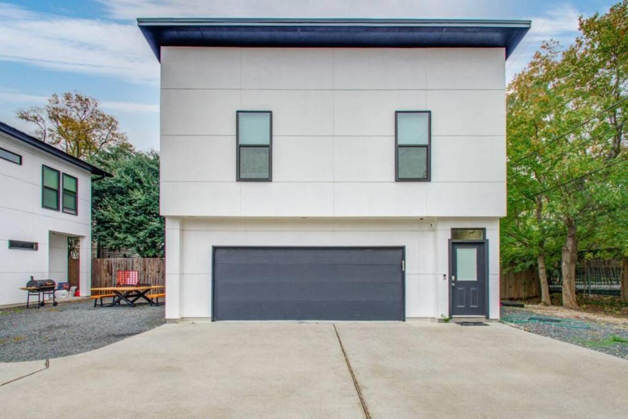 Modern 2 Bedroom 2 Bathroom Near Downtown